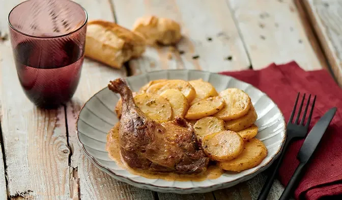 Cuisse de canard confite sauce au poivre vert et pommes de terre Picard
