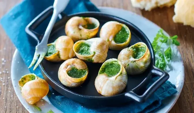 Escargots de Bourgogne Picard servis dans un plat